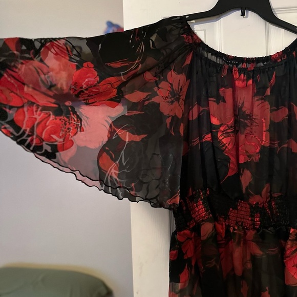 Red and Black Ruffled Flutter Sleeve Blouse (Helen Blake and Travel Elements) - Picture 2 of 13